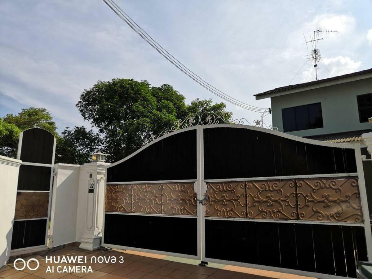 Ibu Home-To-Stay Pasir Gudang Eksteriør bilde